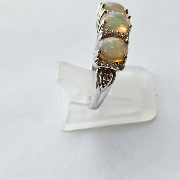 Genuine Welo Opals and Diamond Ring in Platinum over Sterling Silver Sz 6! - Picture 7 of 12